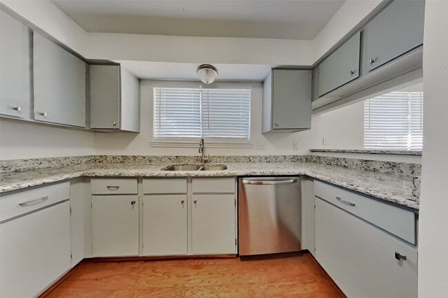 7814 Greenedge Dr in Houston, TX - Building Photo - Building Photo