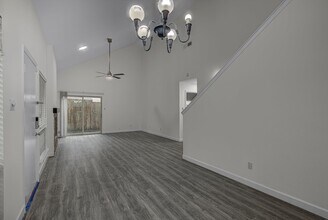 13975 Hollowgreen Dr in Houston, TX - Building Photo - Building Photo