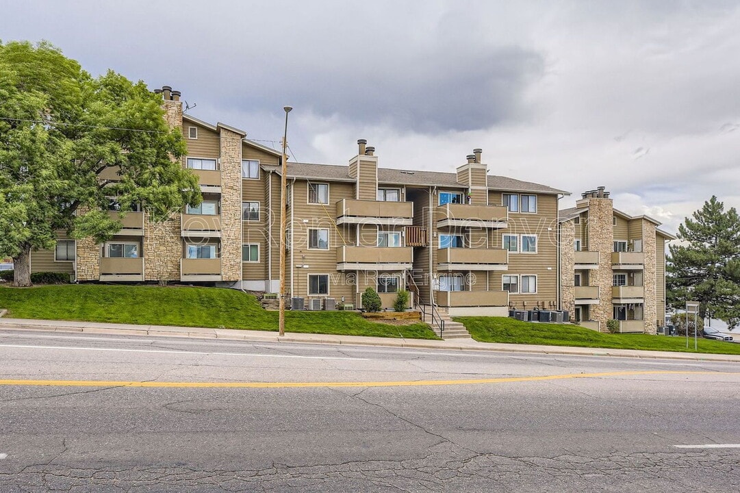 2929 W Floyd Ave in Denver, CO - Foto de edificio