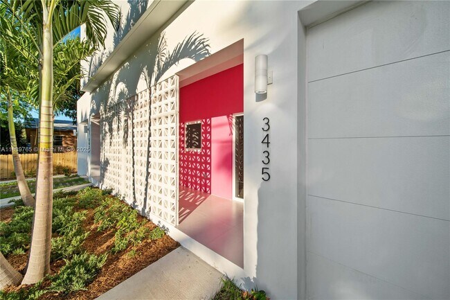 3435 NW 9th Ct in Miami, FL - Building Photo - Building Photo