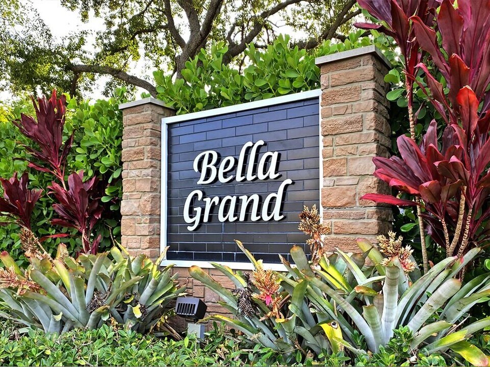 749 NW 103rd Ter, Unit 102 in Pembroke Pines, FL - Building Photo