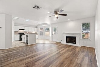 15423 Quinley Dr in Austin, TX - Building Photo - Building Photo