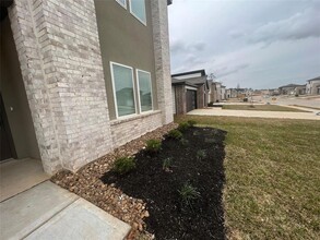 14231 Big Bnd Dr in Shenandoah, TX - Building Photo - Building Photo