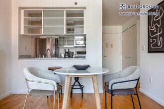 180 W 20th St in New York, NY - Building Photo - Building Photo