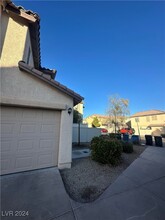 8100 Finch Feather St in Las Vegas, NV - Building Photo - Building Photo