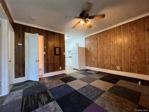 70 Minnewaska Trail in Kerhonkson, NY - Building Photo - Building Photo