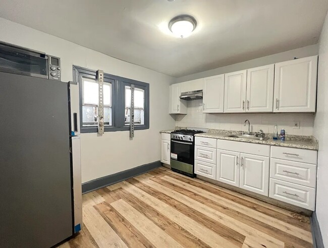 93 Rose Ter, Unit 3