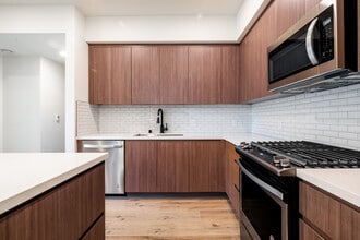 M Street Residence in Valley Village, CA - Building Photo - Building Photo
