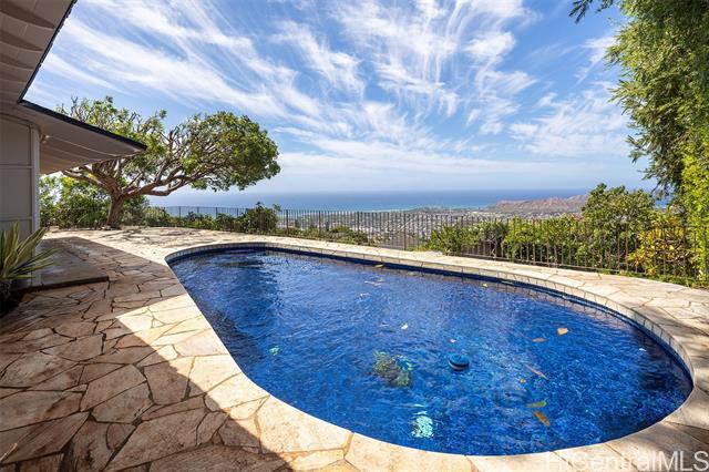 property at 5112 Maunalani Cir