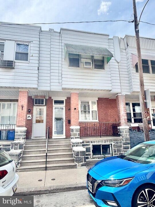 2616 S Warnock St in Philadelphia, PA - Building Photo