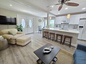 818 Windsor Dr in Sarasota, FL - Building Photo - Building Photo