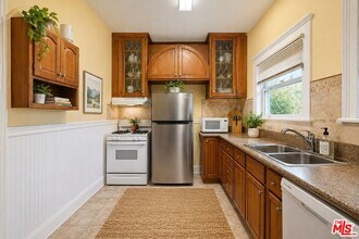 2713 S La Salle Ave in Los Angeles, CA - Building Photo - Building Photo