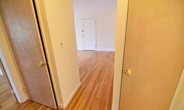 73 Parkman St, Unit 2B in Brookline, MA - Foto de edificio - Building Photo