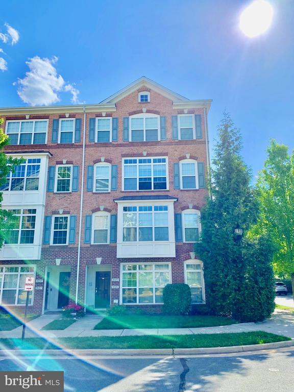 property at 19251 Harlow Square
