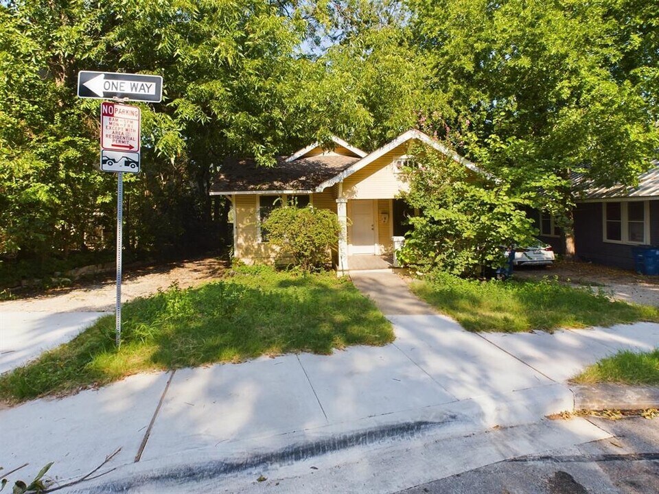 2818 Salado St in Austin, TX - Building Photo
