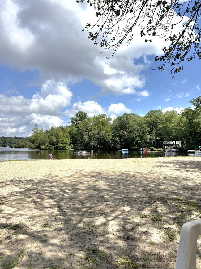 145 Lakeside Dr in Lebanon, CT - Building Photo - Building Photo