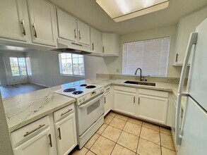 4850 Bella Pacific Row in San Diego, CA - Building Photo - Building Photo