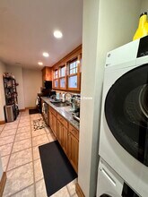 202 Calumet St, Unit 1 in Boston, MA - Foto de edificio - Building Photo