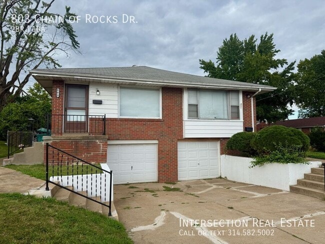 property at 803 Chain of Rocks Dr