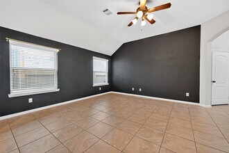 19334 N Cottonwood Green Ln in Cypress, TX - Foto de edificio - Building Photo