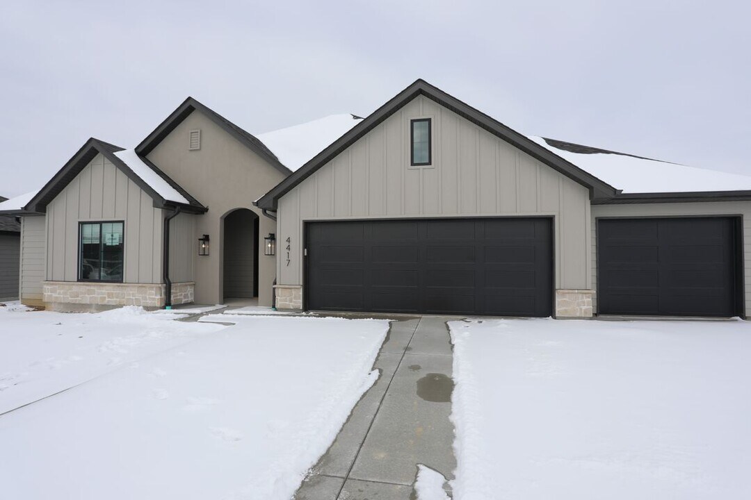 4417 Royal County Rd in Columbia, MO - Building Photo