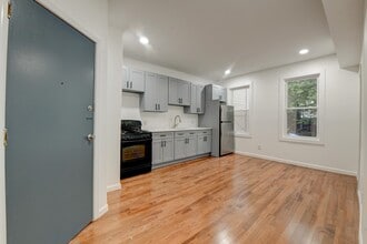 37 Logan Ave in Jersey City, NJ - Building Photo - Building Photo