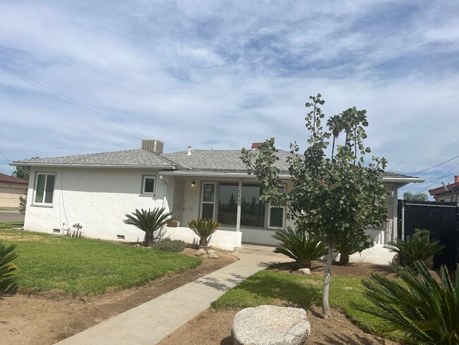 1740 Cherry Ave in Sanger, CA - Building Photo - Building Photo