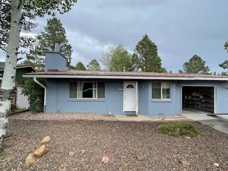 1816 N Meadow Lark Dr in Flagstaff, AZ - Building Photo