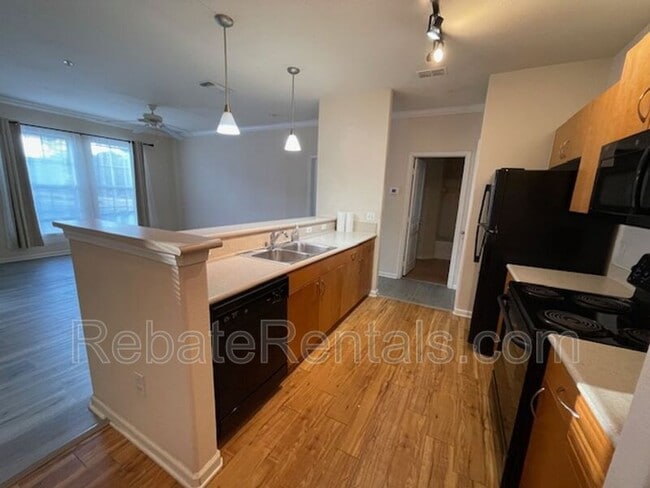 8290 Gate Pkwy W in Jacksonville, FL - Building Photo - Building Photo