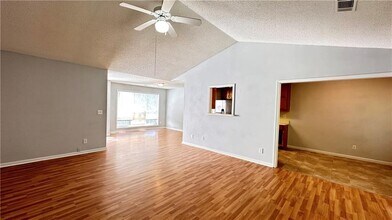 1227 Torrey Pl SE in Dacula, GA - Foto de edificio - Building Photo