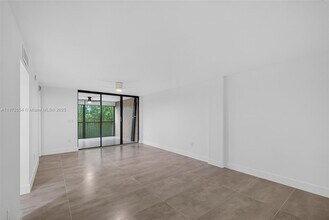 2812 N 46th Ave in Hollywood, FL - Building Photo - Building Photo