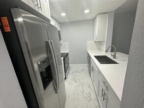 9430 Boca Cove Cir, Unit 203 in Boca Raton, FL - Foto de edificio - Building Photo