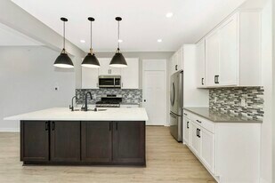 7070 181st St W in Lakeville, MN - Building Photo