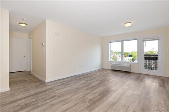 68 Lake St in White Plains, NY - Building Photo - Building Photo