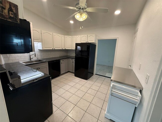 512 Dewhurst St in Port Charlotte, FL - Building Photo - Building Photo