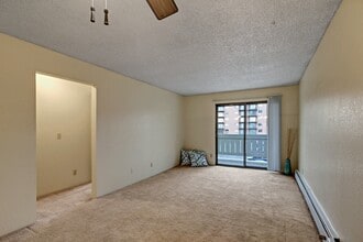 Park Plaza in Anchorage, AK - Building Photo - Building Photo