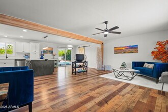 8326 E Crestwood Way in Scottsdale, AZ - Building Photo - Building Photo