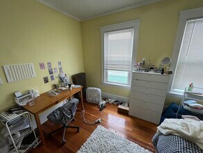 223 Holland St in Somerville, MA - Building Photo - Building Photo