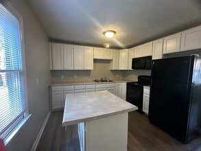 6337 Paddington Ct in Fayetteville, NC - Building Photo - Building Photo