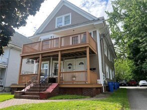 112 Norwood Ave in Cranston, RI - Building Photo - Building Photo