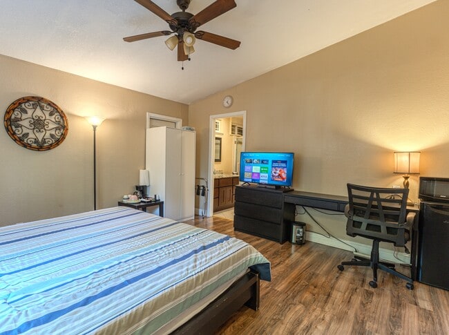 4944 Narvaez Ave, Unit 1 Den in San Jose, CA - Foto de edificio - Building Photo