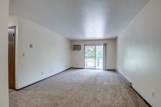 Half Moon Lake Apartments in Eau Claire, WI - Foto de edificio - Interior Photo
