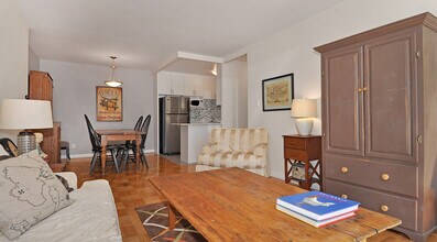 70 Heath St W in Toronto, ON - Building Photo - Building Photo