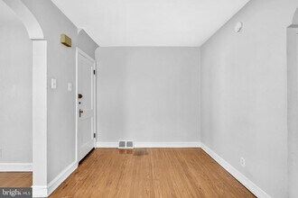 7341 Oxford Ave in Philadelphia, PA - Building Photo - Building Photo