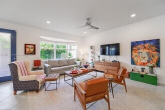4735 Eucalyptus Dr in Hollywood, FL - Building Photo - Building Photo