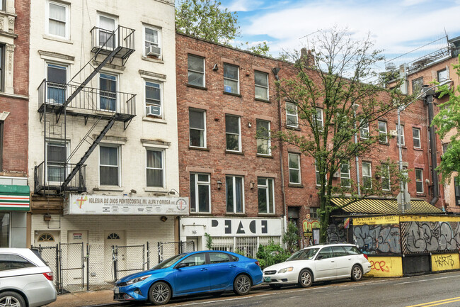 166 Avenue A in New York, NY - Foto de edificio - Building Photo