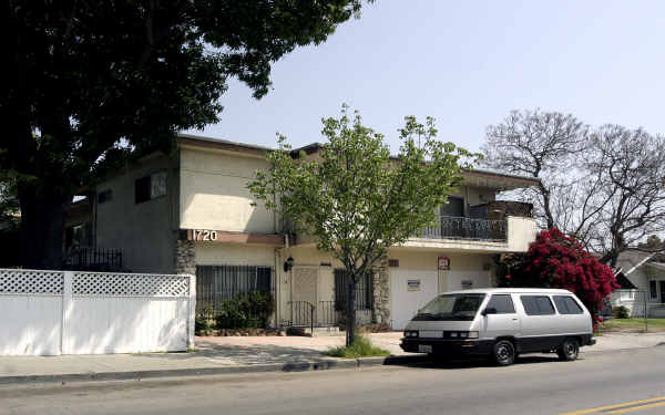 1720 Obispo Ave in Long Beach, CA - Foto de edificio