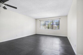 560 SE 2nd Ave, Unit H-27 in Deerfield Beach, FL - Building Photo - Building Photo