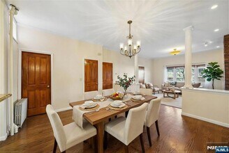 364 New York Ave, Unit 1 in Jersey City, NJ - Building Photo - Building Photo