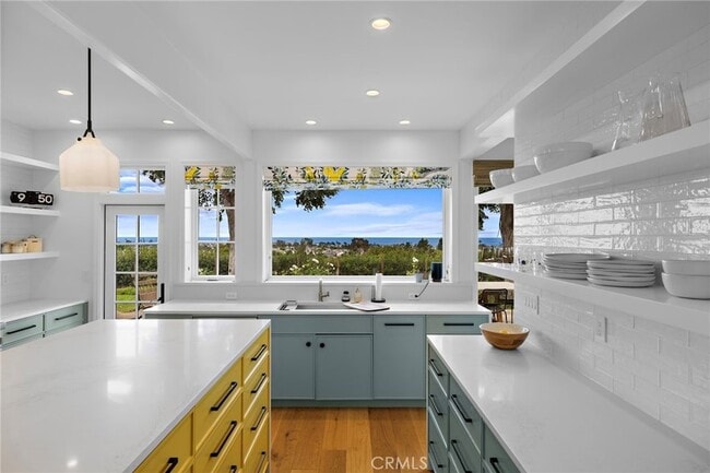 3007 Harbor View Dr in Newport Beach, CA - Building Photo - Building Photo
